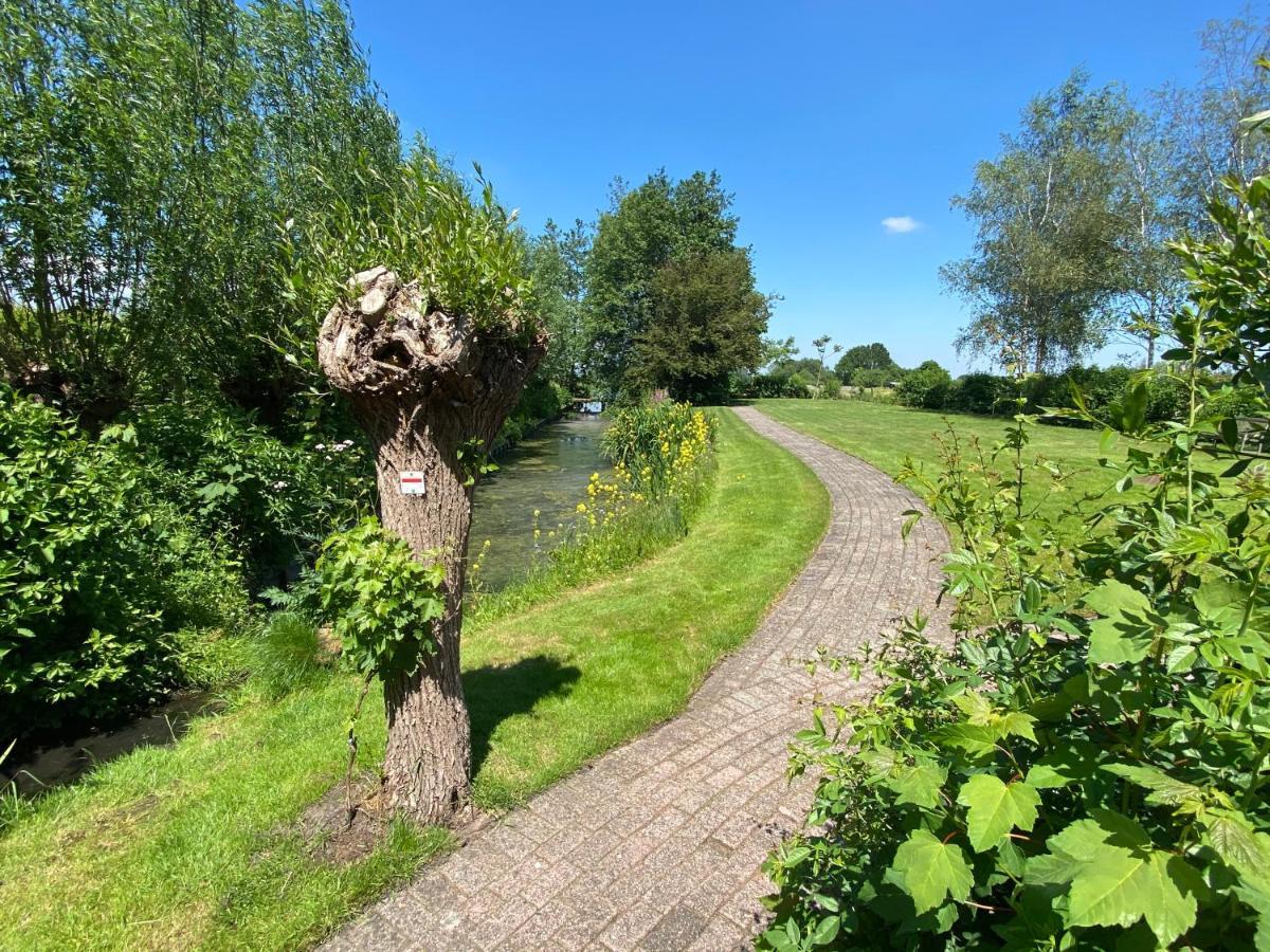 B&B Lekkerkerk Bagian luar foto